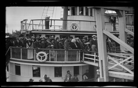 7s - 1911, July 4 - Victoria, BC Canada - Boat Ride 1024x654